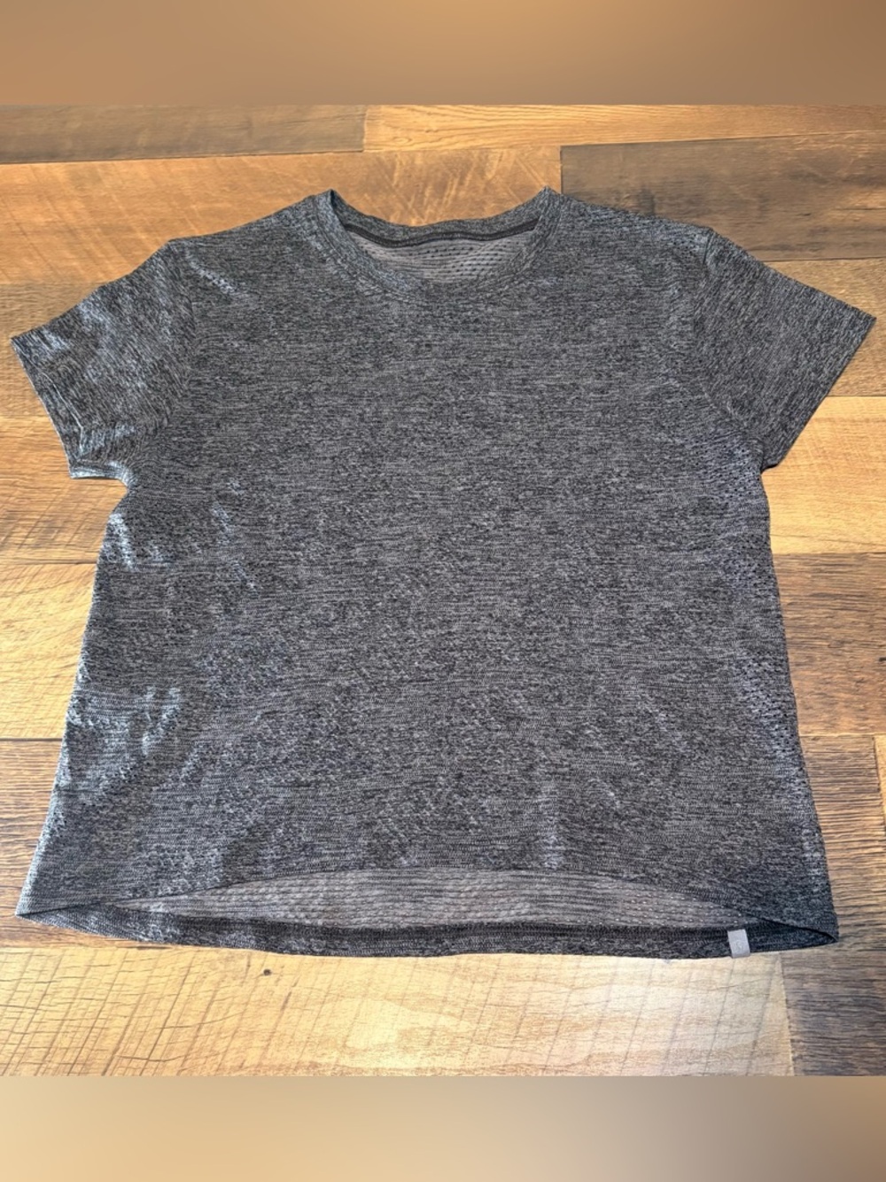 Lululemon swiftly breathe relaxed tshirt size 6 grey & black excellent condition